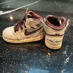 Jordan 1 Retro High OG
A Ma Maniére (TD)